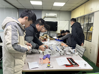 Des clients coréens viennent à l'usine HY pour inspecter les marchandises